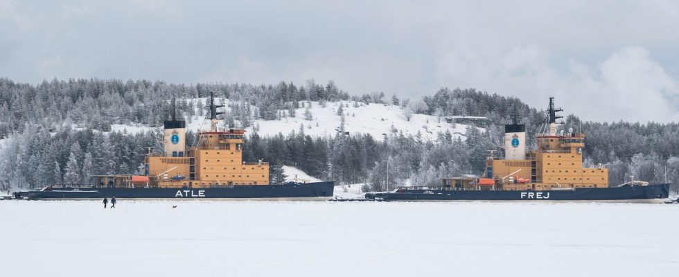 Unusually early start for the icebreaker