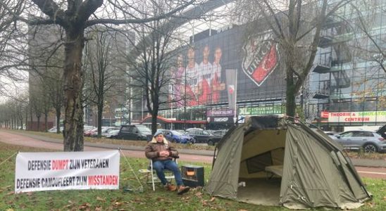 Veteran camps in front of the Kromhout barracks in Utrecht