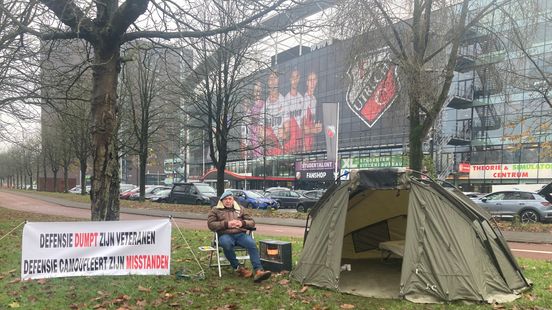 Veteran camps in front of the Kromhout barracks in Utrecht