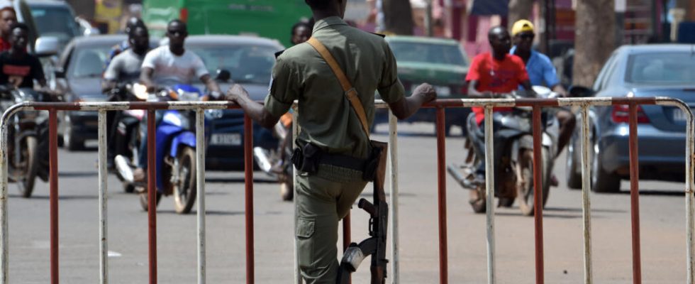 four French officials arrested in Ouagadougou