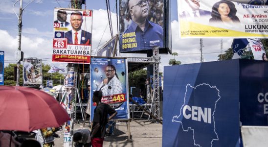 in Kinshasa young people following the campaign out of the