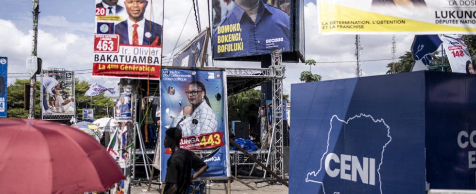 in Kinshasa young people following the campaign out of the