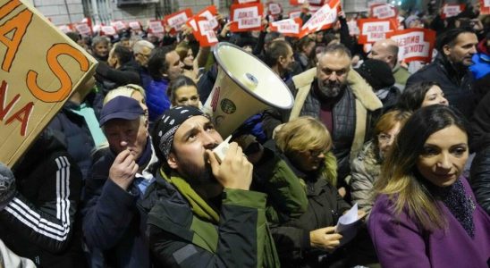 in Serbia protests grow against electoral fraud and the Vucic