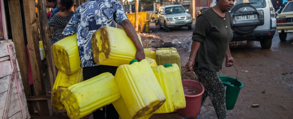 many neighborhoods in Antananarivo lack water or suffer cuts