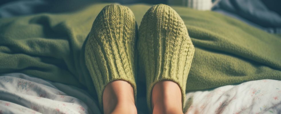 4 quick tips to warm your feet in bed