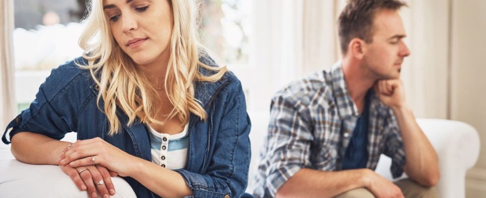 A couples therapist reveals the three little known signs that mark