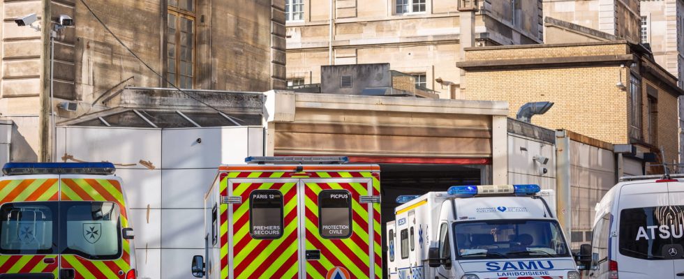 A man stabbed on the Bir Hakeim bridge what we know