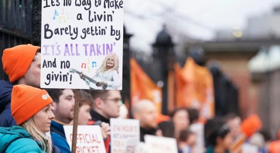 AT doctors in England go on record long strike