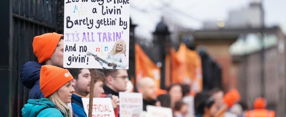 AT doctors in England go on record long strike