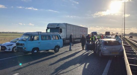 Accident involving multiple vehicles on A27 near Lexmond highway closed