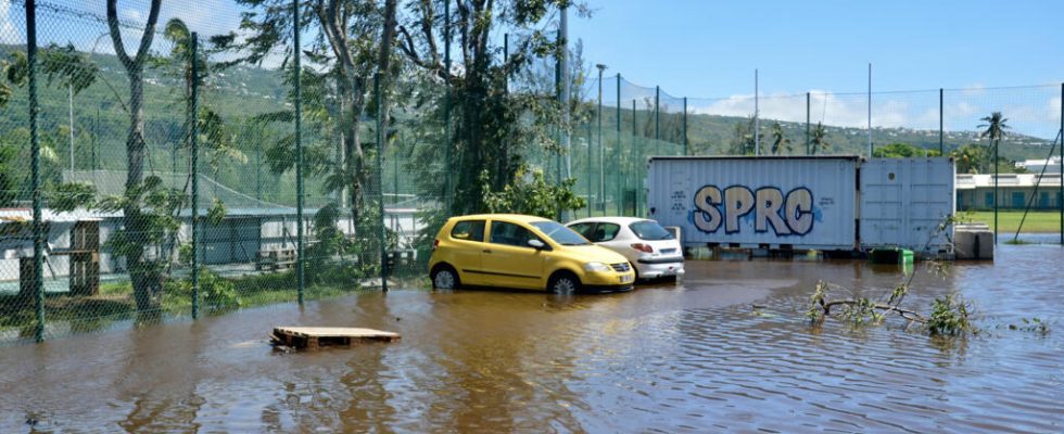 After the passage of cyclone Belal Reunion is working to