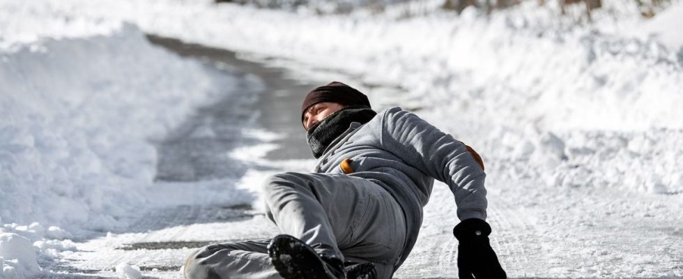 Black ice advice to avoid falling by Dr Gerald Kierzek