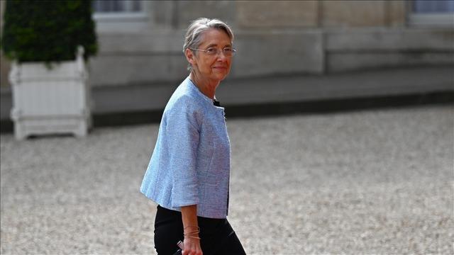 Breaking news French Prime Minister Elisabeth Borne resigned