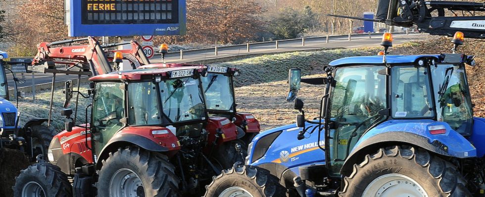 By Friday France will be paralyzed farmers threaten