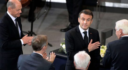 Emmanuel Macron wows the Bundestag with a speech in German