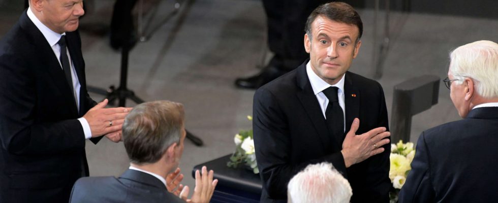 Emmanuel Macron wows the Bundestag with a speech in German