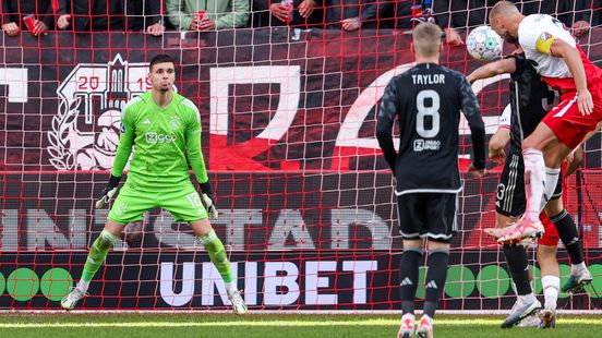 Goal Van der Hoorn proves the usefulness of goal line