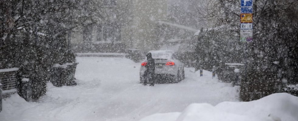 Heavy snowfall and major disruptions on the E4