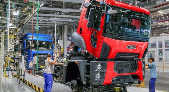 How does Ford Otosan produce its trucks in Turkey Video