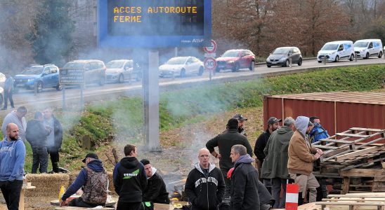 How much do farmers earn in France