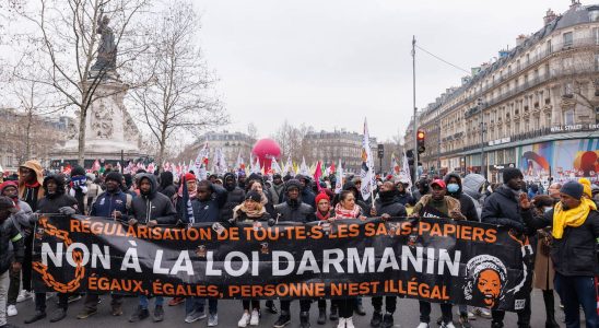 Immigration law thousands of demonstrators across the country on Sunday