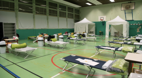 In Montreuil a municipal gymnasium welcomes homeless exiled women