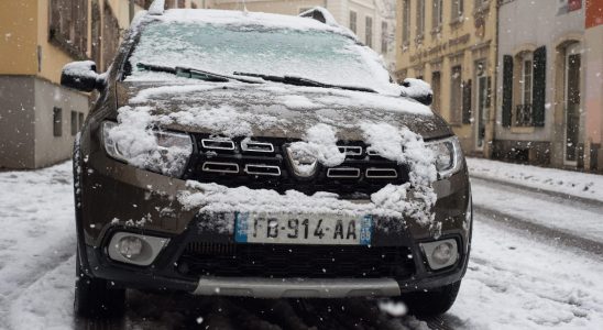 Many motorists drive with a poorly cleaned car the amount