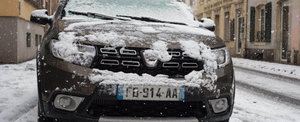 Many motorists drive with a poorly cleaned car the amount