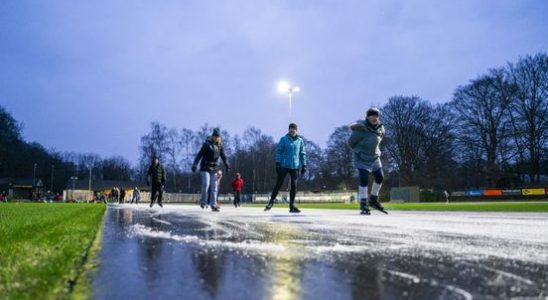 Skating rink Doorn closed again possibly open again tonight