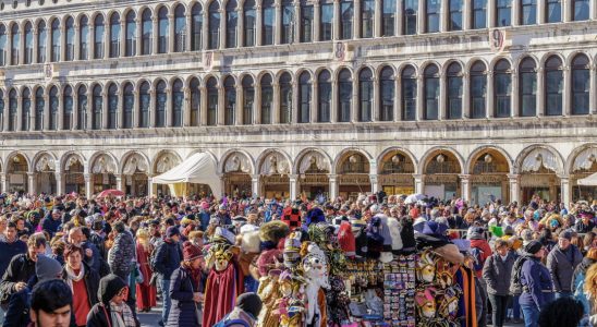 Take a walk in Piazza San Marco