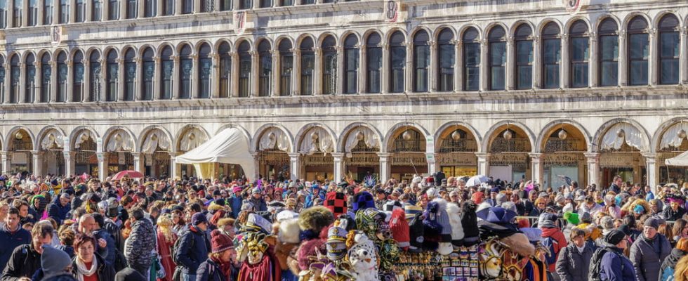 Take a walk in Piazza San Marco