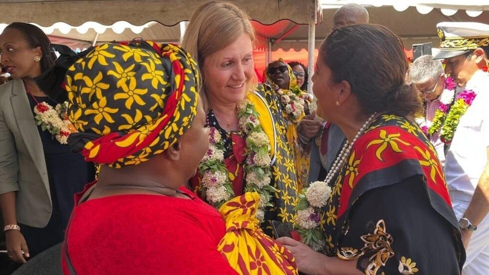 Yaël Braun-Pivet on his arrival in Mayotte is welcomed by Estelle Youssouffa, LIOT deputy for Mayotte.