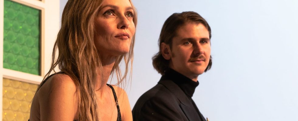 Thug and Vanessa Paradis romantic and mischievous in Le Bal