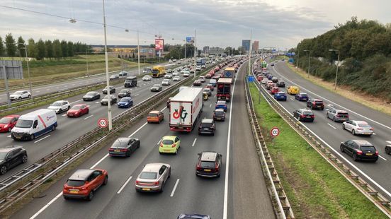 Traffic stuck on A28 near Amersfoort due to a hole