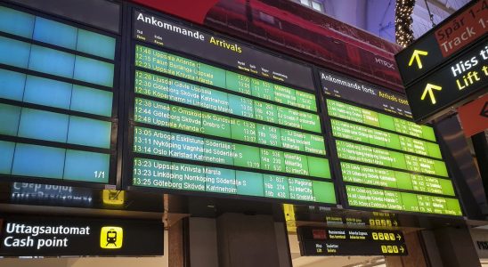 Train traffic in Sodermanland is stopped due to bad weather