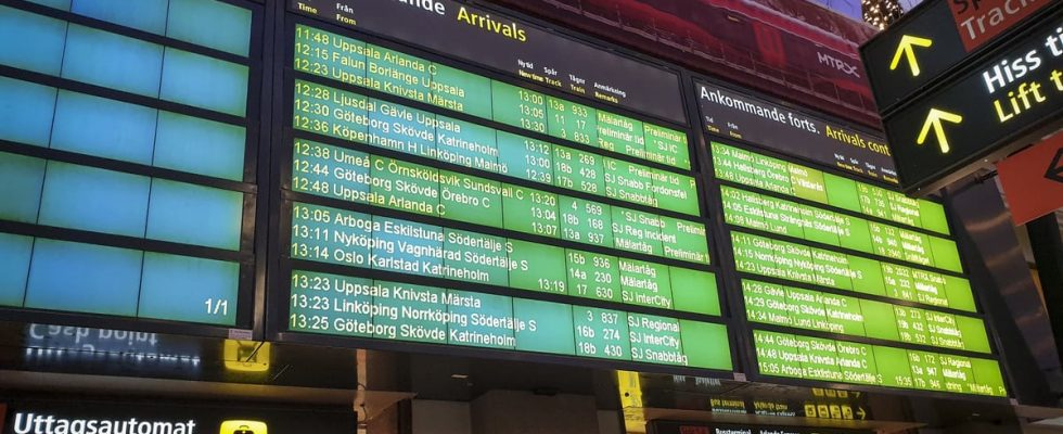 Train traffic in Sodermanland is stopped due to bad weather