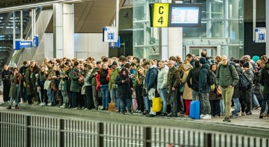 Train traffic restarted after disruption ProRail and NS expect to