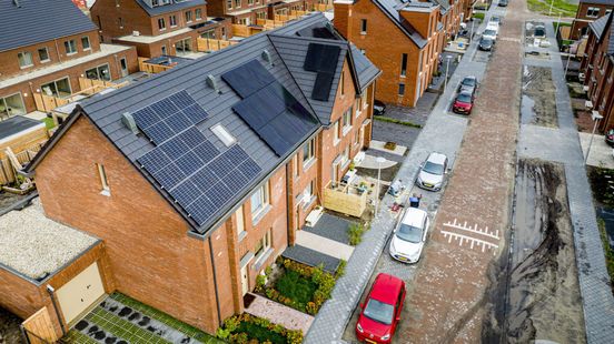 Utrecht champions solar panels but overcrowded power grid threatens construction