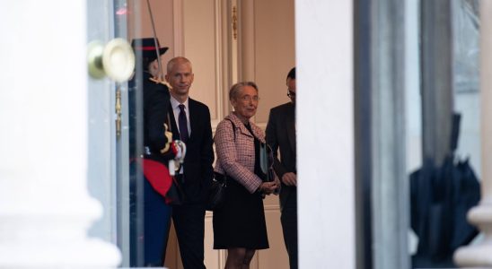 Who holds the rope to replace Elisabeth Borne at Matignon