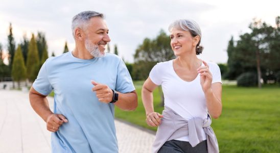 Why You SHOULD NOT Exercise With Your Partner According to