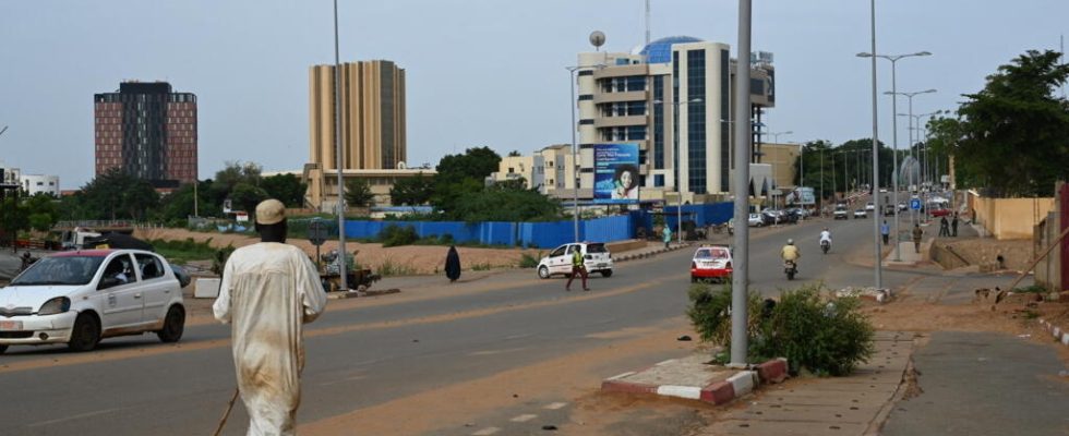 a Togolese delegation in Niamey after the announcement of the