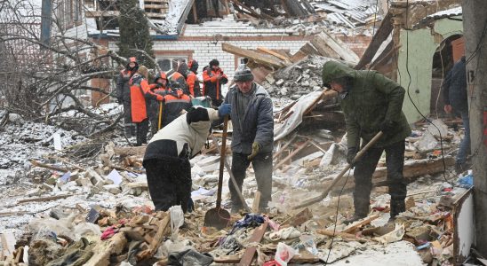 at least 11 injured in Russian strike on Kharkiv hotel