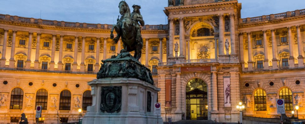 despite inflation Viennese and tourists attend the winter balls