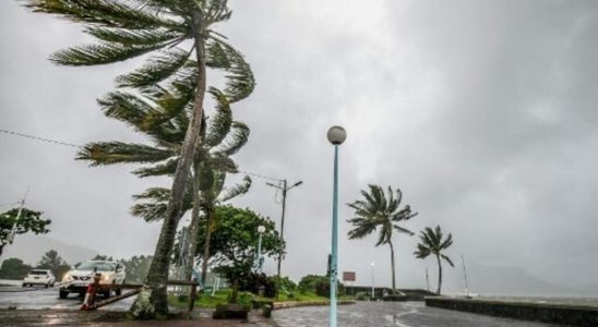 heavy rains cause widespread damage and displaced people