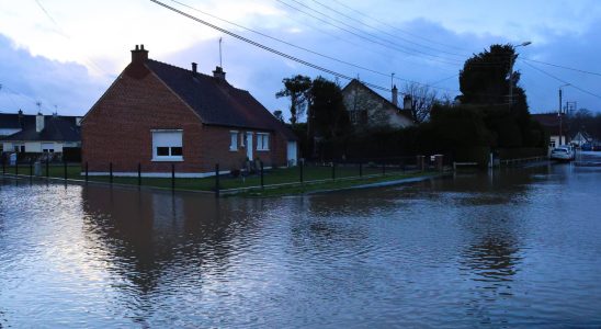 peak of flood evacuees firefighters The crazy figures of the