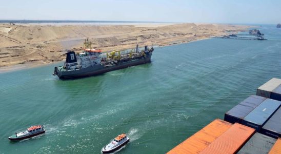 the Suez Canal deserted after Houthi attacks