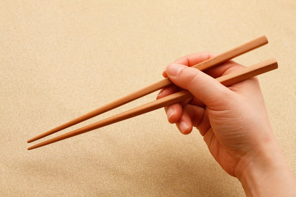 1708139608 985 Most People Use Chopsticks Wrong Heres the Real Right Method