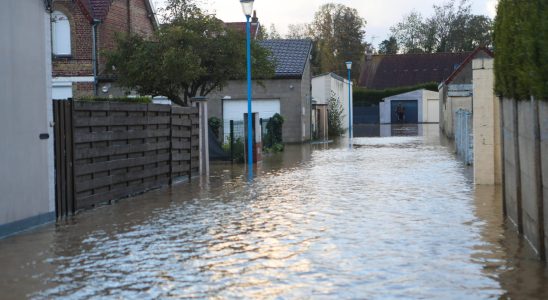 Bad weather a department on flood alert heavy rain this