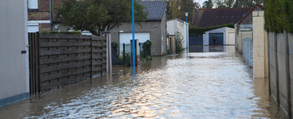 Bad weather a department on flood alert heavy rain this