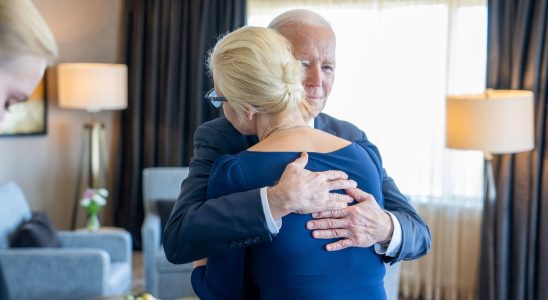 Biden meets Navalnys widow and prepares to further sanction Russia